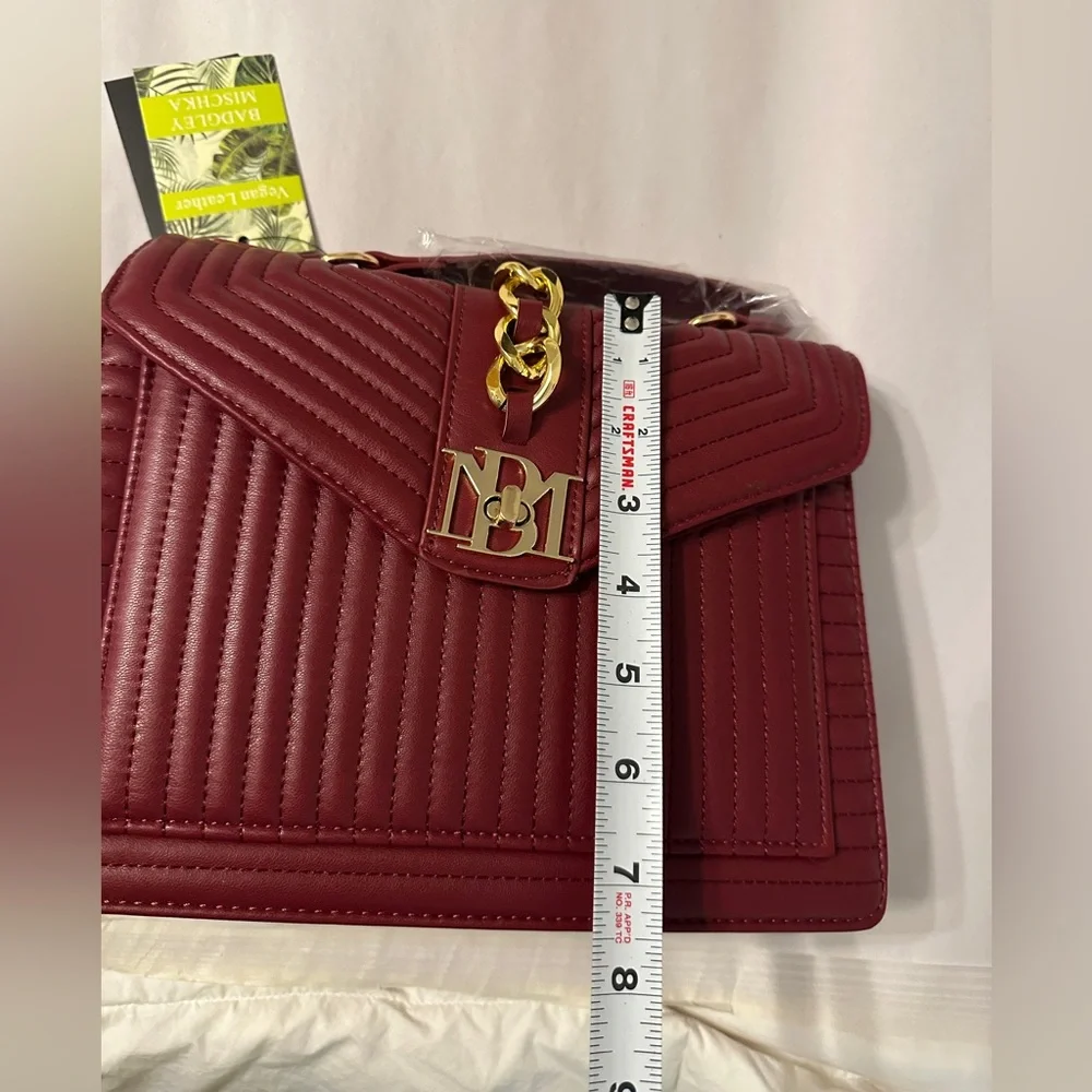 Badgley Mischka Quilted Crossbody w/ Big Chain Detail - NWT - Picture 15 of 16